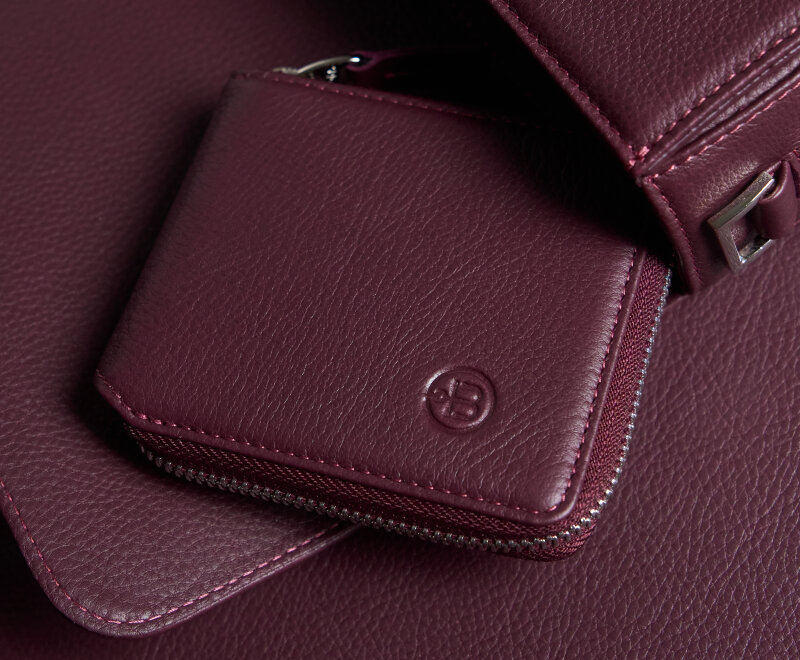 бордовый кошелек